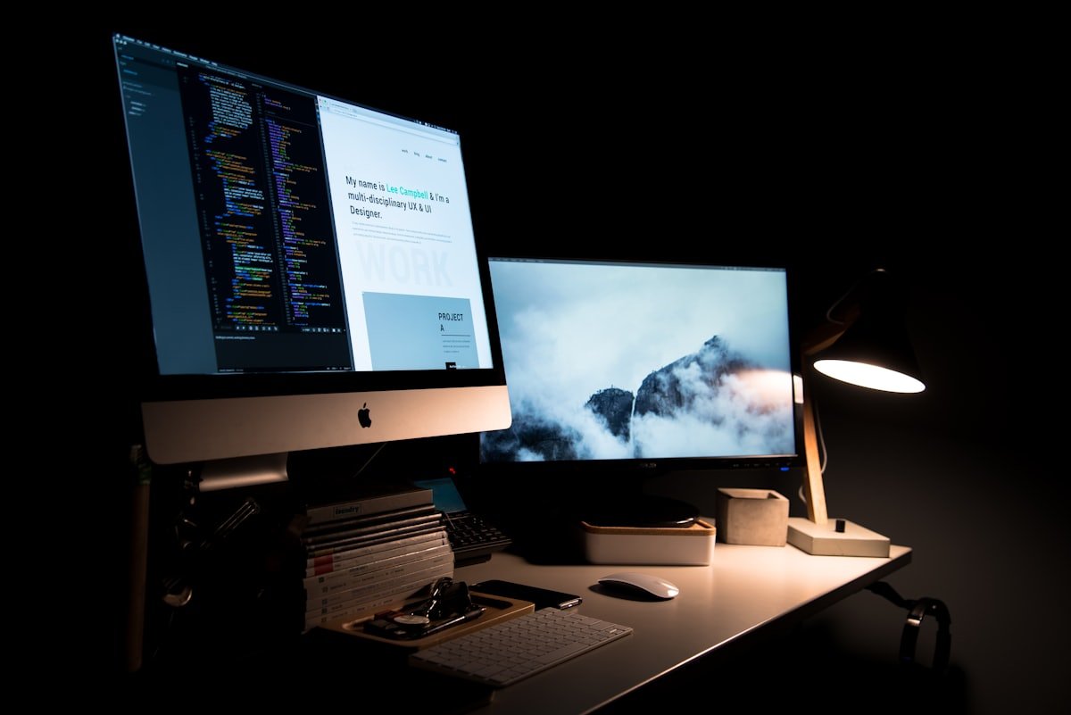 Professionelles Webdesign am Schreibtisch
